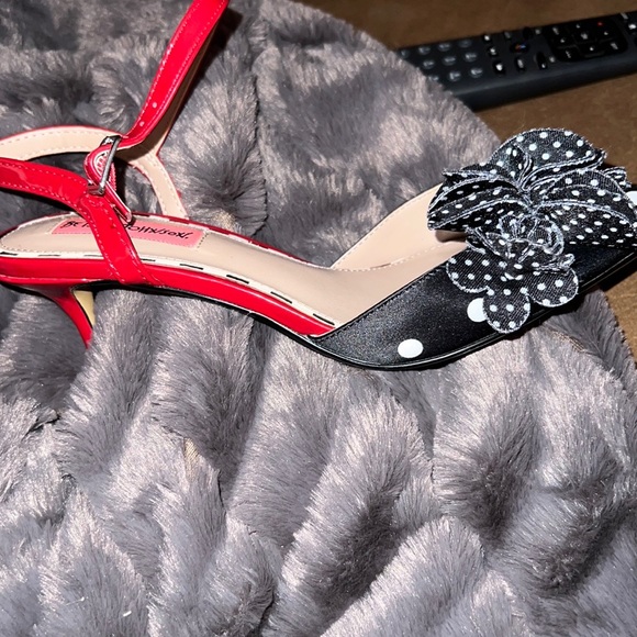 Betsey Johnson Shoes - Beautiful betsy Johnson